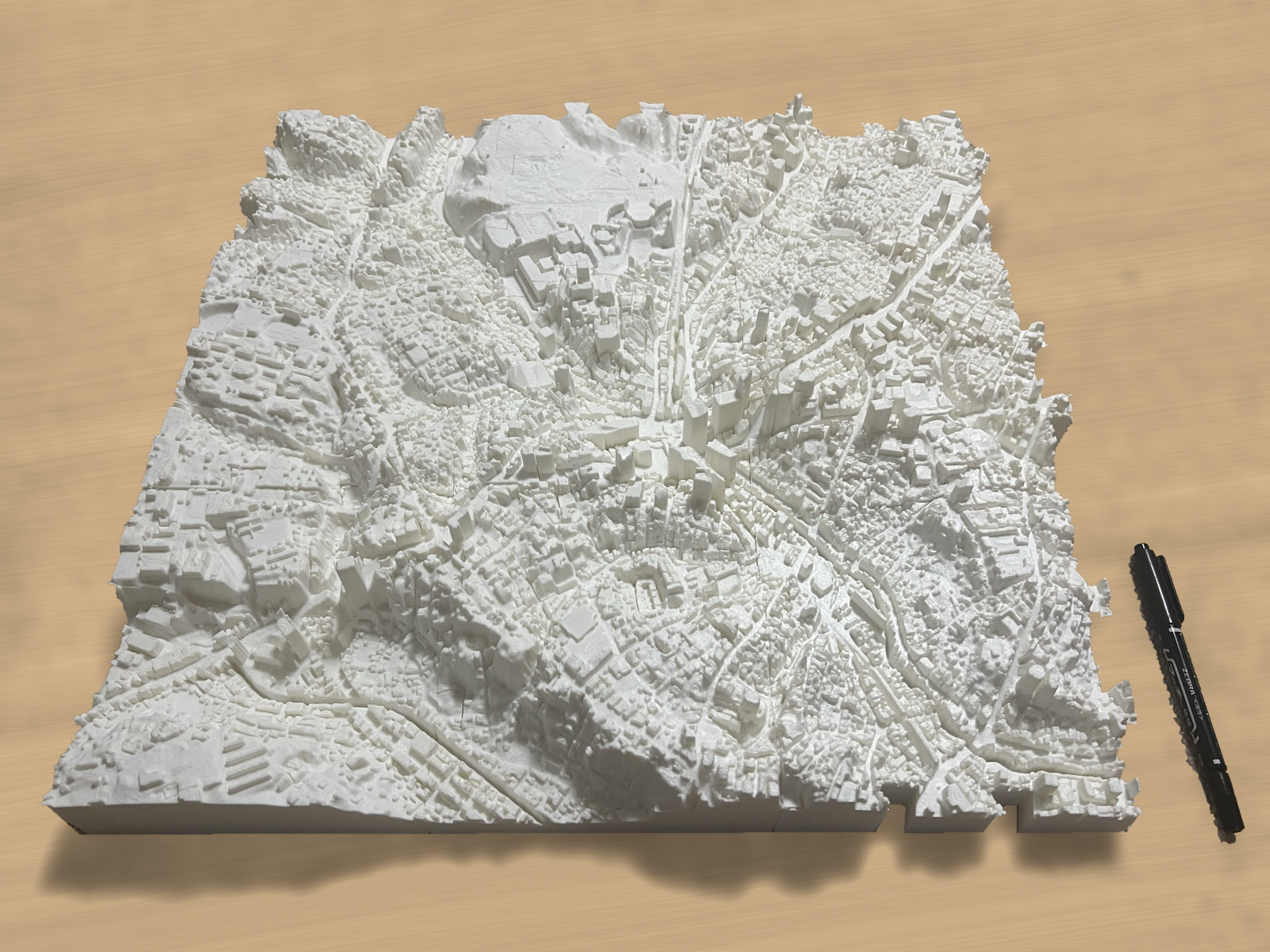 地形と建物の高さを表した立体地形図の制作例